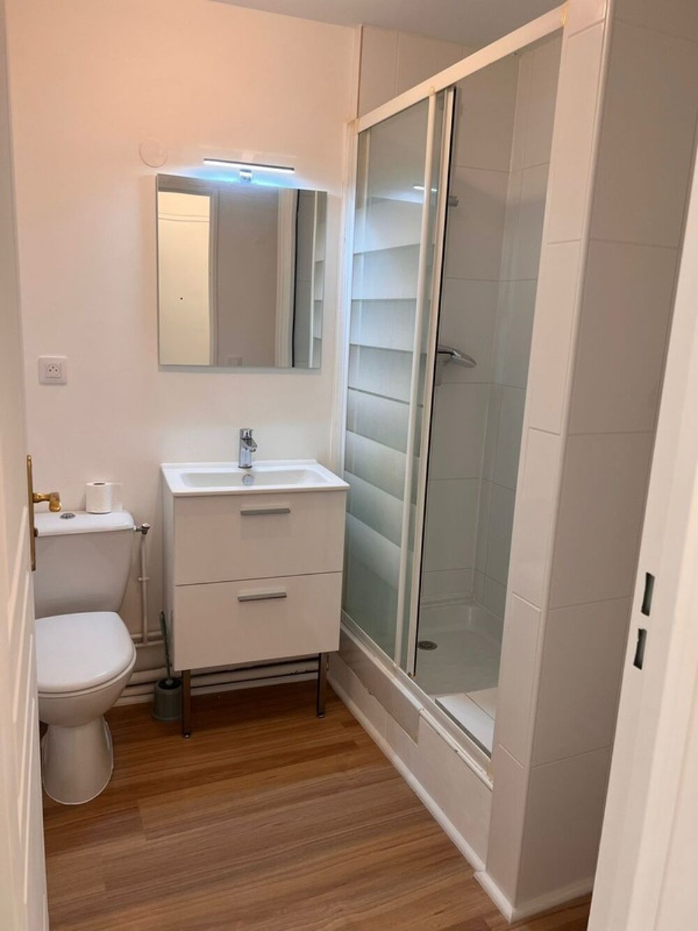 PONTOISE  CENTRE HISTORIQUE  STUDIO AVEC BALCON ET PARKING EN SOUS-SOL