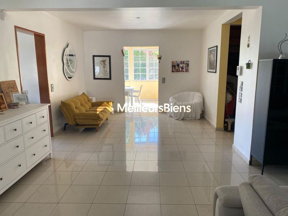 Vente Villa Belle villa de 225 m² sur terrain de 1000 m² avec piscine , carbet aménagé et double garage Baie mahault