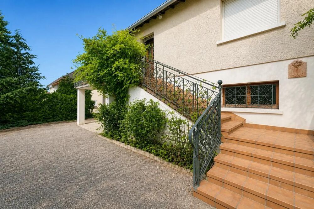Vendat : Maison 199m² avec terrasse et jardin