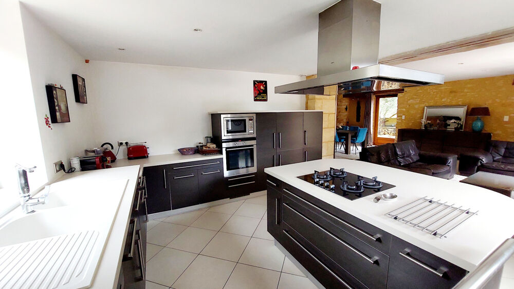 Vente Maison Une demeure de caractère entièrement rénovée avec piscine, vue dégagée et cadre d'exception au cœur du Périgord Noir Meyrals