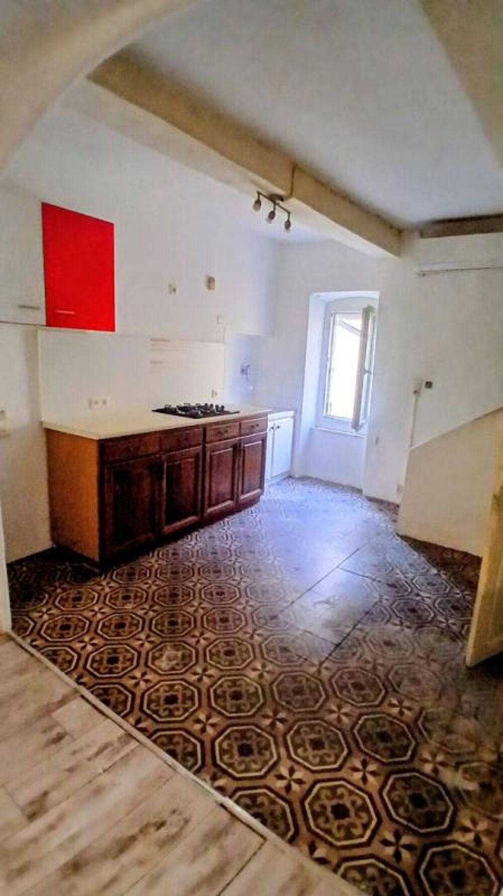 Maison de village, rez de chaussée + 2 étages