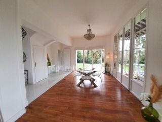  Villa  vendre 8 pices 220 m