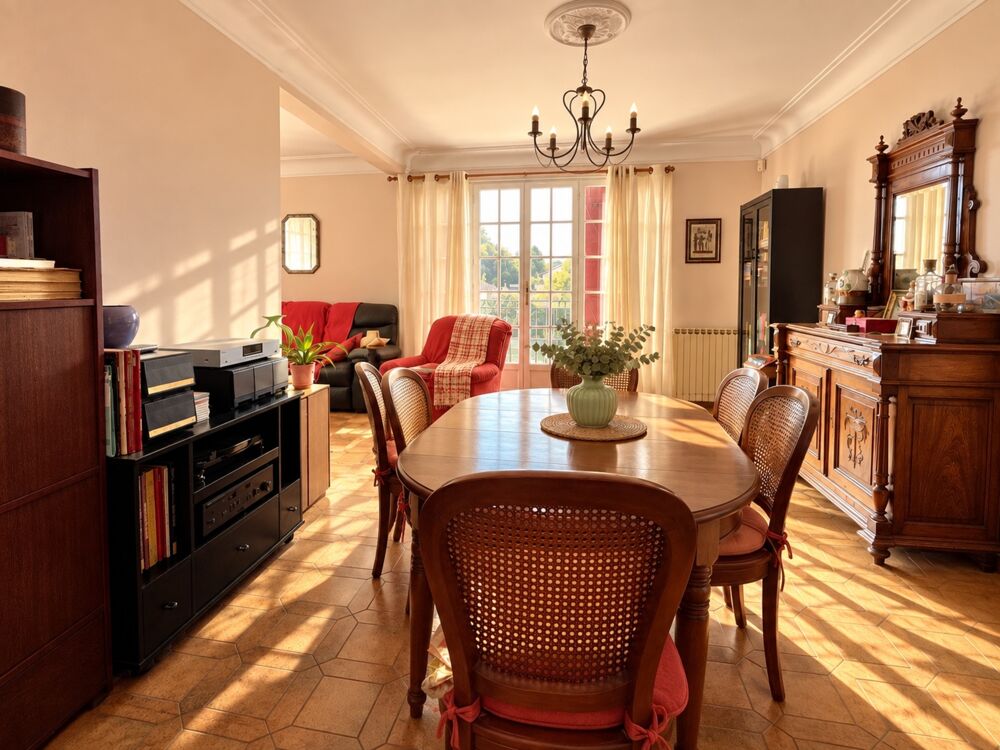 ANGLET FLEURISTES  Maison 9 pièces de 202 m² habitables  Double habitation ou activité professionnelle/libérale possible