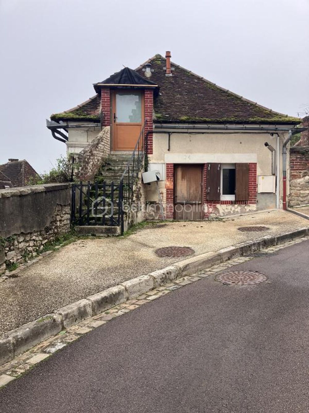 ? Maison de 164 m² comprenant 3 appartements  idéal investisseur  coeur de Saint-Florentin