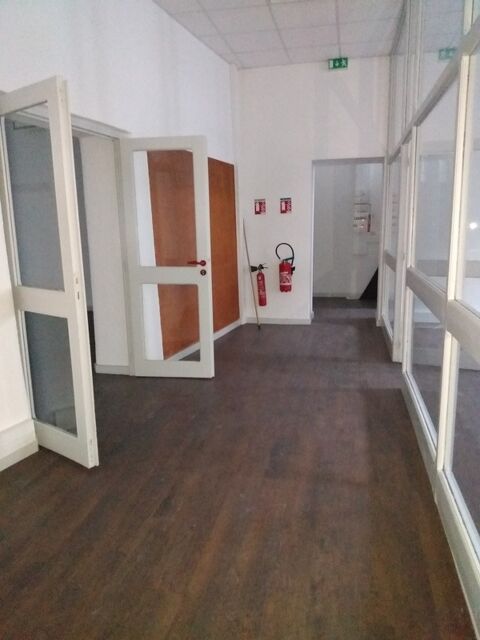   Dpt Savoie (73), à louer CHAMBERY locaux de  188 m² 
