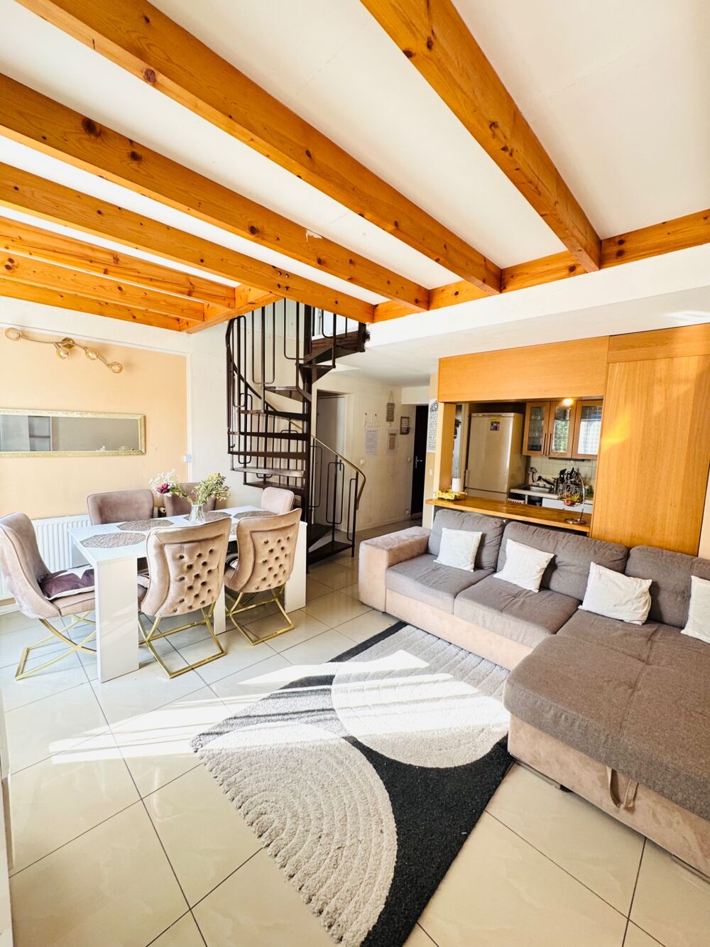 Vente Appartement À Vendre – Bel Appartement en duplex - F6 avec une terrasse et Parking privatif – Idéal pour une grande famille ou Investisseur Sevran