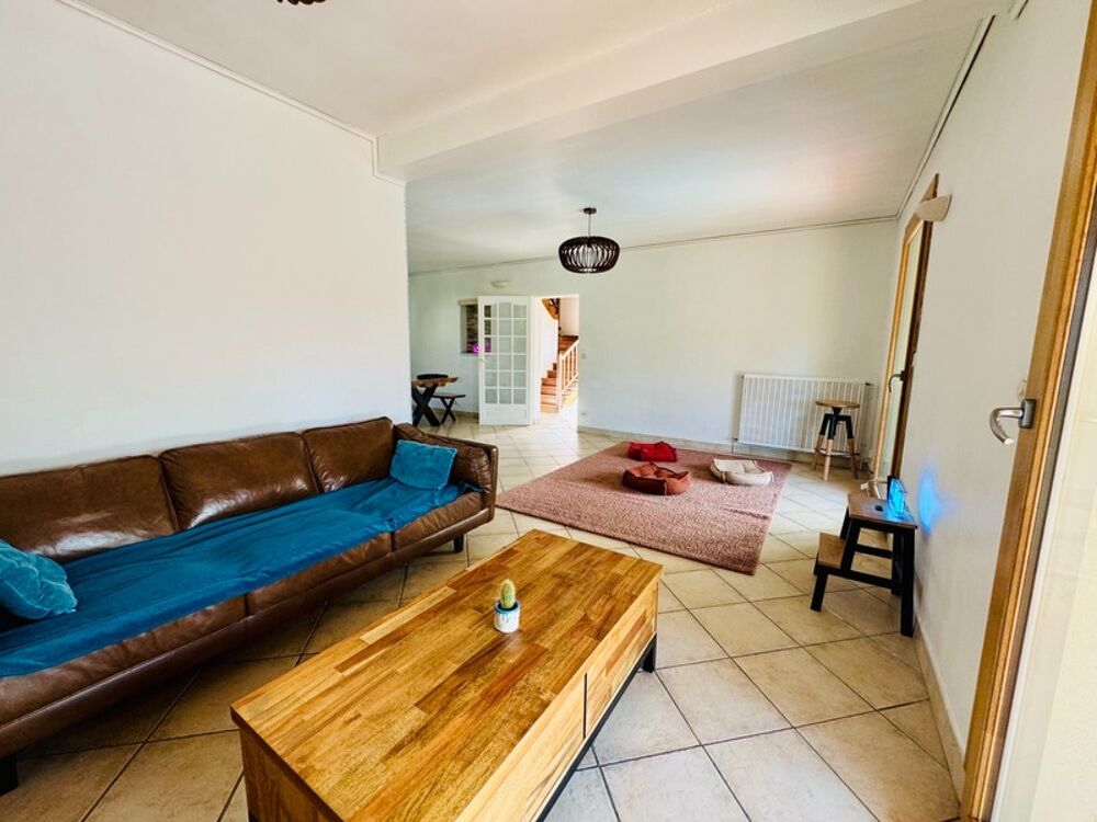 Maison familiale de 122 m2 avec piscine et garages sur 3 625 m² de terrain