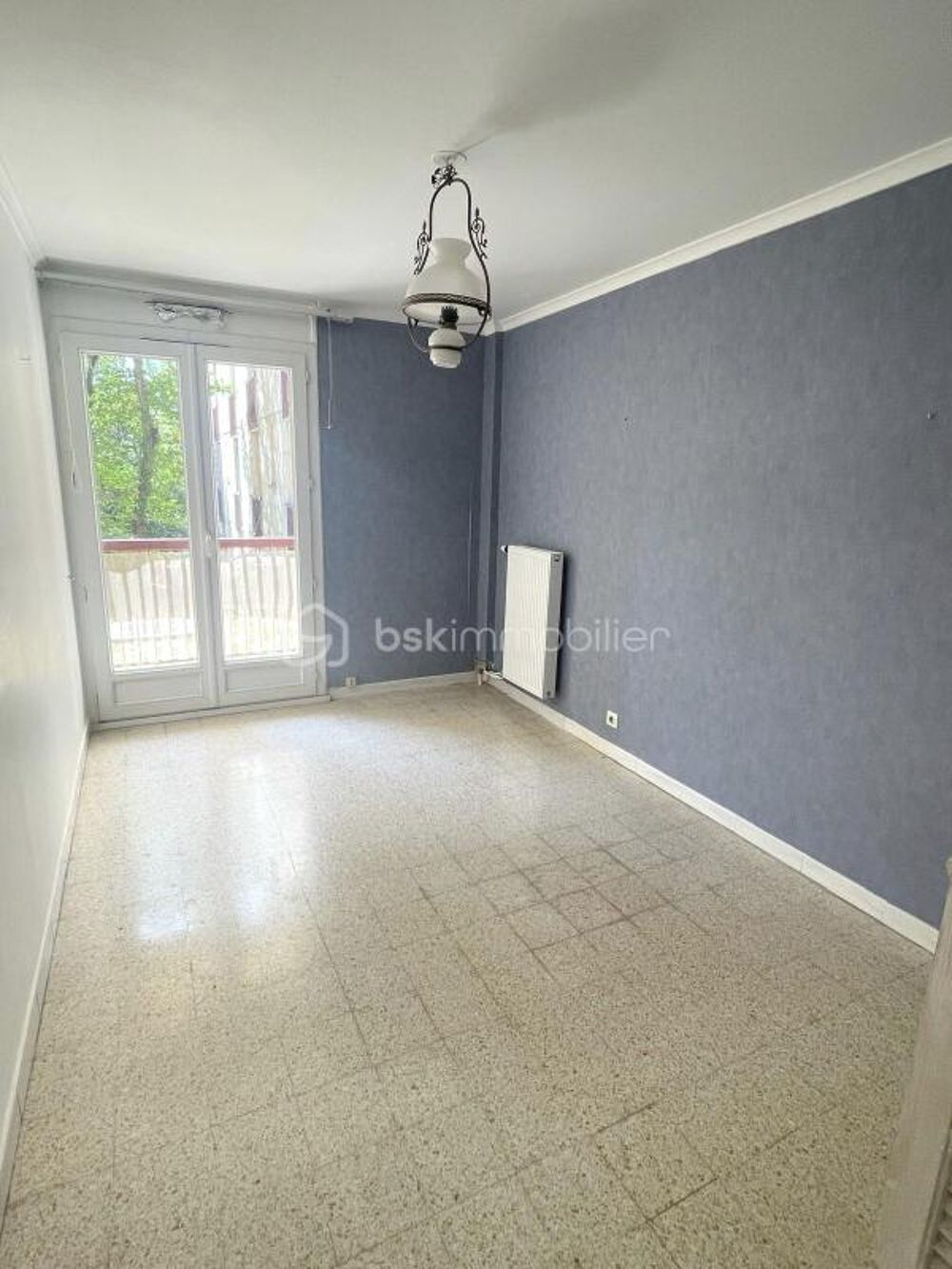 ? T2 Aix-en-Provence  Balcon, garage, parking et fort potentiel