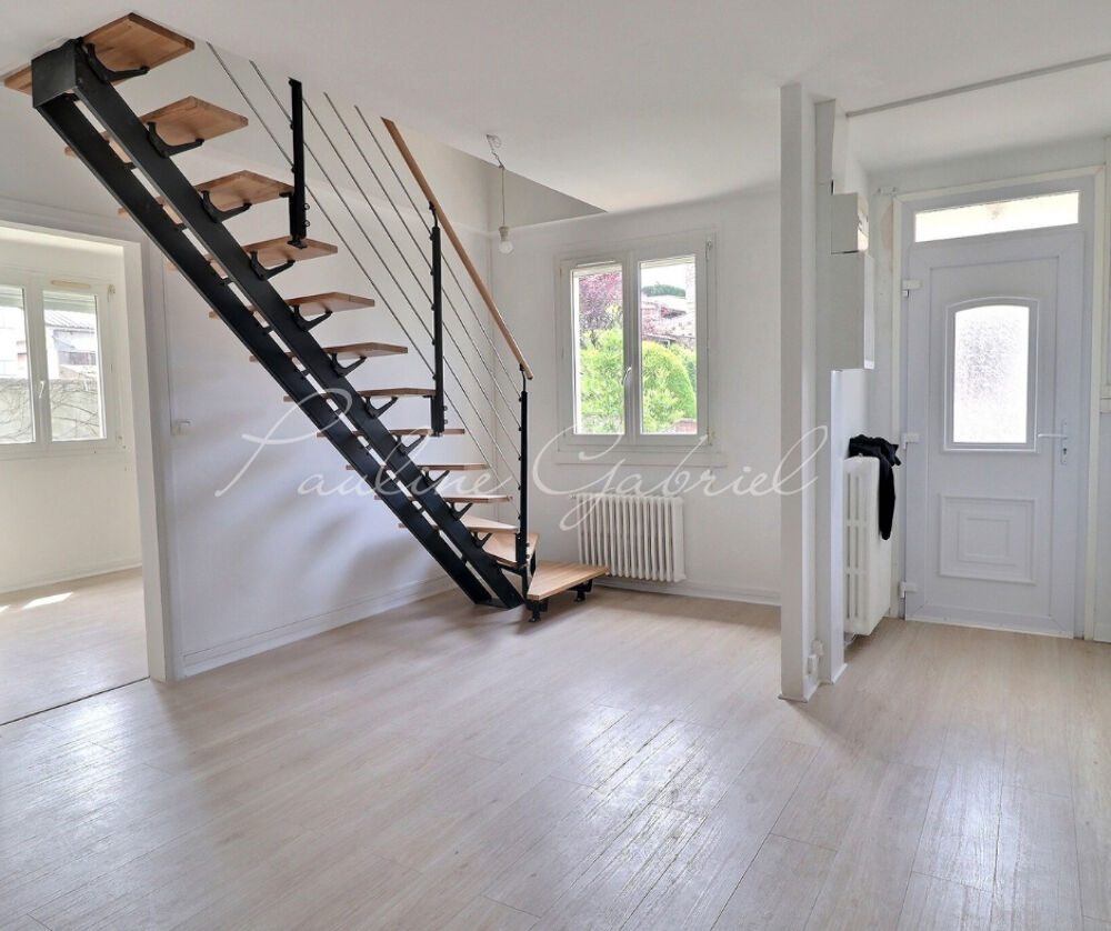 Maison rénovée à Sainte-Cécile, 4 chambres, sous-sol complet, jardin