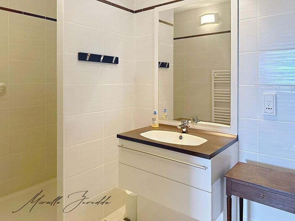 A VENDRE VILLA Jonquieres Saint Vincent 4 piéces de 124m² avec véranda, parking et terrasse