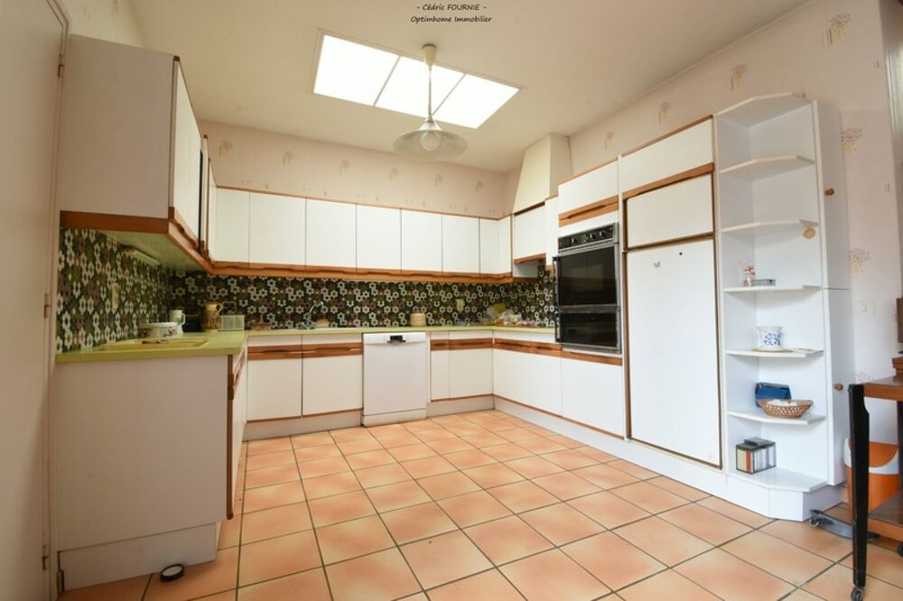 Vente Maison Maison familiale 6 pièces – 163 m² + dépendances – terrain 1000 m² – fort potentiel Mons en baroeul
