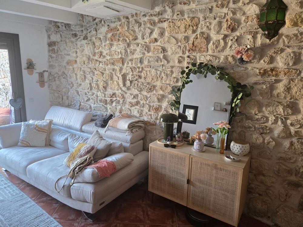 Très belle et agréable maison de village avec terrasse à LIOUC