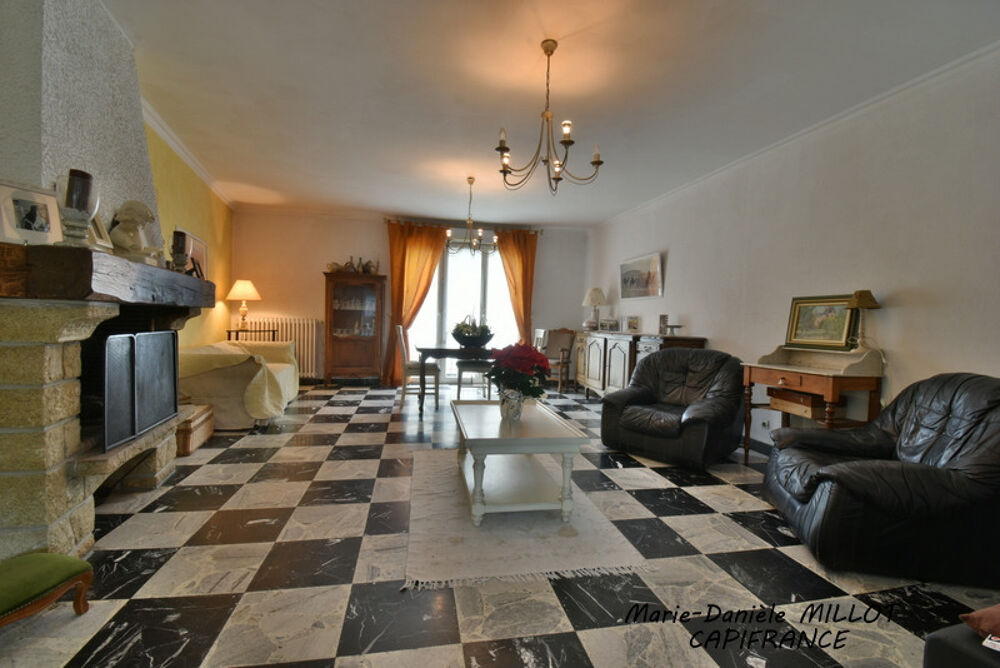 IMMEUBLE composé d'une Maison de 6 pièces et d'un local commercial à MONTSURS (53)