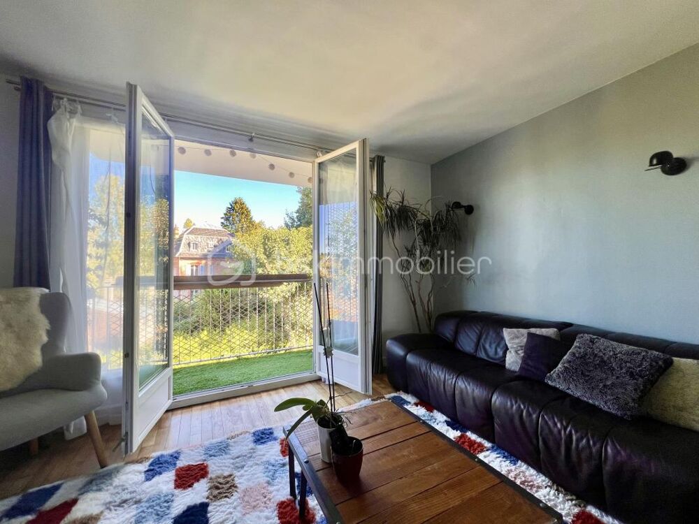 Vente Appartement T4 de 83 m2, lumineux, traversant et sans vis à vis, au 3ème et dernier étage à Vaucresson Vaucresson