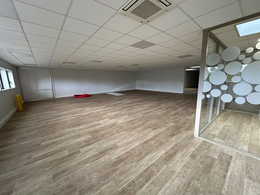   bureaux à louer RILLIEUX LA PAPE (69) plateau de bureaux de 344m2 au 1er étage avec parking inclu Rillieux la pape