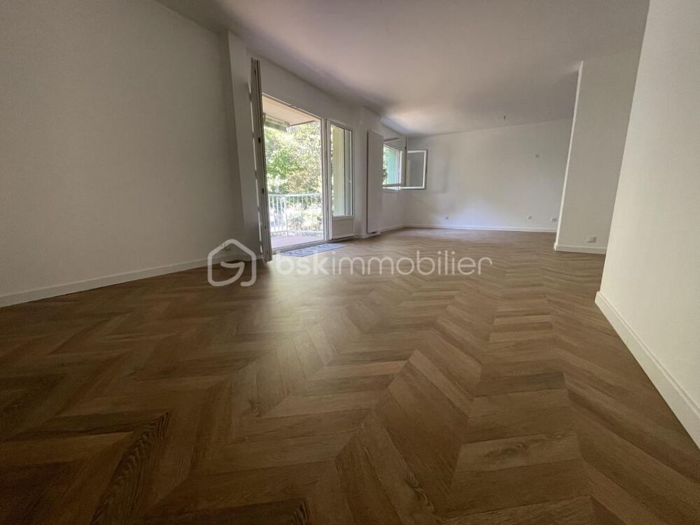 Appartement rénové avec terrasse de 83m2 au coeur de Venelles  Calme et tout à pied