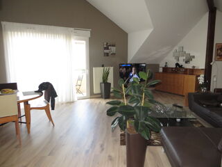  Appartement à louer 3 pièces 95 m²