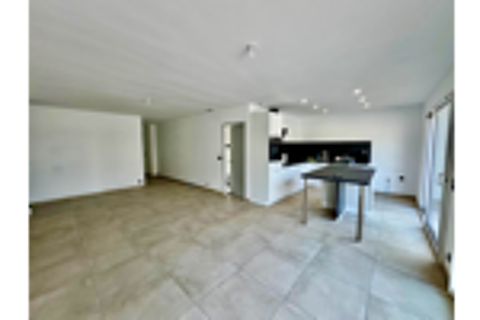   Villa F4 avec garage, de plain pied sur trois faces avec terrasse, comprenant : Maison - 4 pice(s) - 79 m