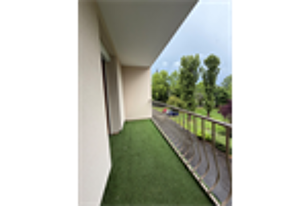 Appartement T3 de 70 m² avec balcon et cave  Centre de Craponne