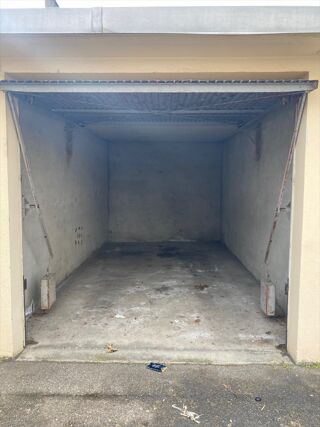  Parking / Garage à louer 14 m²