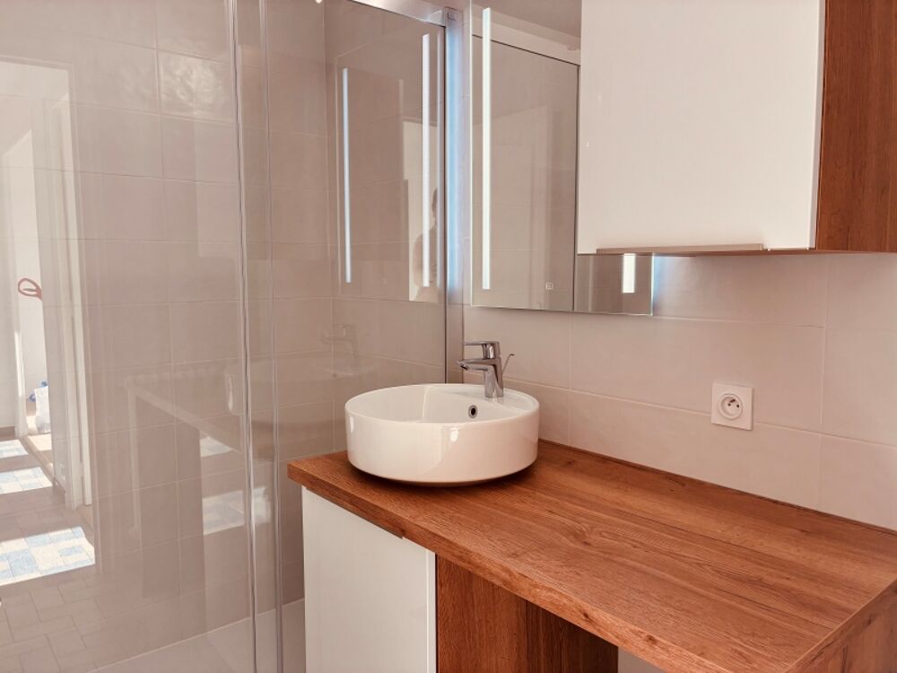 Location Appartement Type 3 rénové traversant dernier étage Annecy