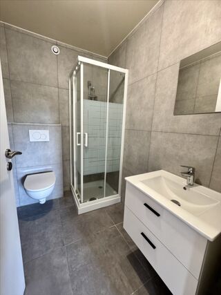  Appartement à louer 5 pièces 150 m²
