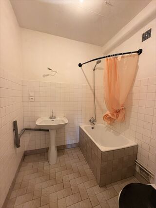  Appartement à louer 2 pièces 56 m²