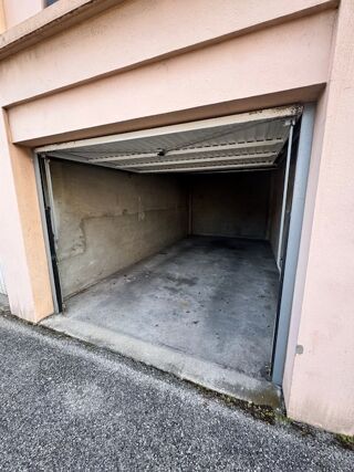  Parking / Garage à louer 14 m²
