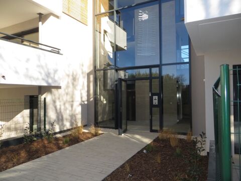  Parking / Garage � louer 