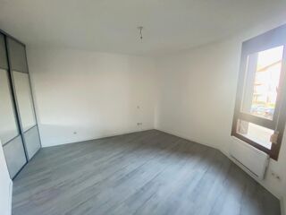  Appartement à louer 3 pièces 82 m²