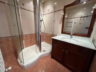  Appartement à louer 3 pièces 77 m²