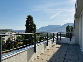  Appartement à louer 5 pièces 101 m²