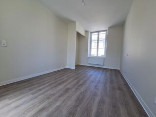  Appartement à louer 4 pièces 97 m²