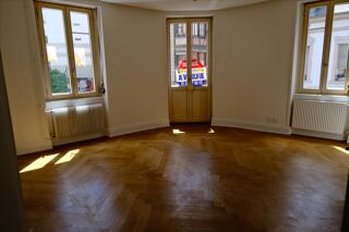  Appartement à louer 4 pièces 102 m²