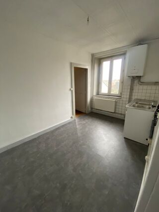  Appartement à louer 4 pièces 81 m²