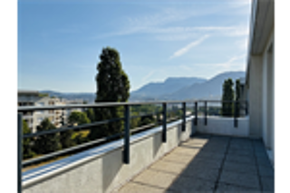  Appartement à louer 5 pièces 101 m²