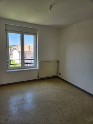  Appartement à louer 4 pièces 81 m²