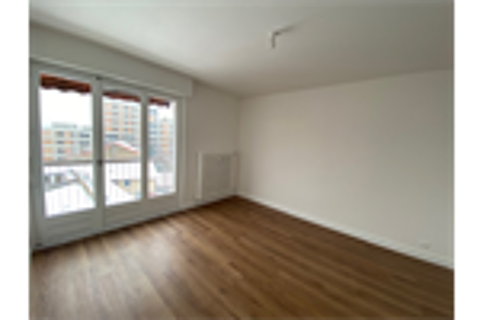 Local &agrave; louer proche gare 935 74100 Annemasse