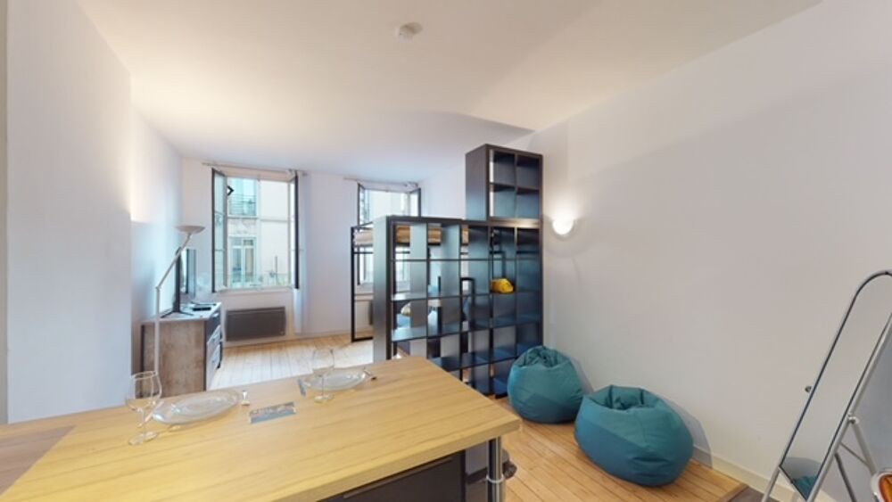 Grand Studio meublé rénové bail 9 mois