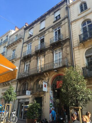  Appartement à louer 4 pièces 99 m²