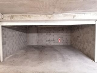  Parking / Garage à louer 25 m²