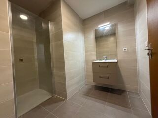  Appartement à louer 3 pièces 106 m²