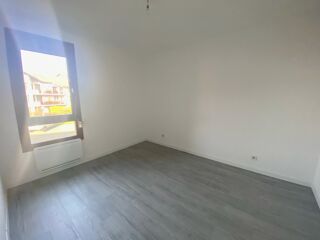  Appartement à louer 3 pièces 82 m²