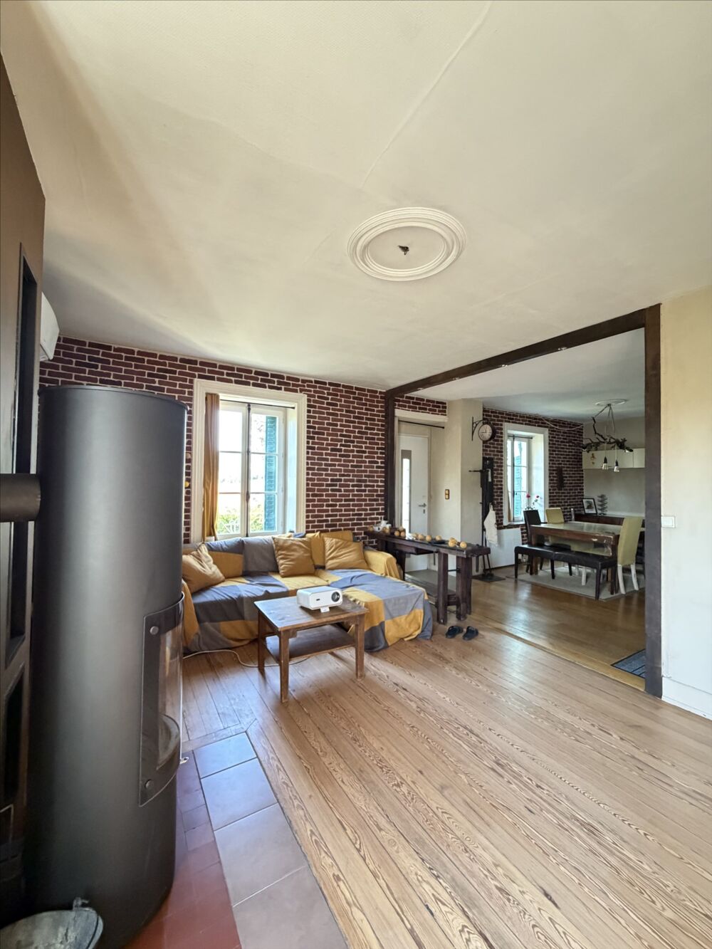 Location Maison Maison meublée 4 pièces – 134 m² avec piscine et terrain  à Vaugneray Vaugneray