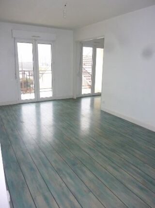  Appartement à louer 4 pièces 66 m²