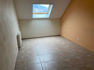  Appartement à louer 2 pièces 63 m²