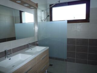  Appartement à louer 4 pièces 96 m²