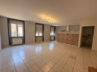  Appartement à louer 3 pièces 79 m²