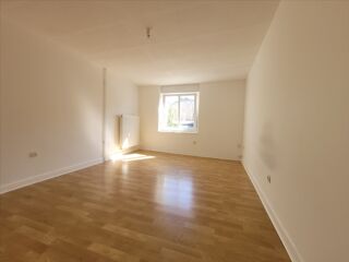  Appartement à louer 3 pièces 96 m²