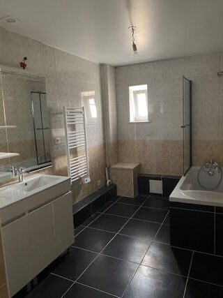  Appartement à louer 4 pièces 118 m²